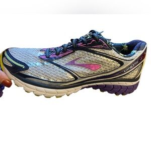 BROOKS GHOST SHOES